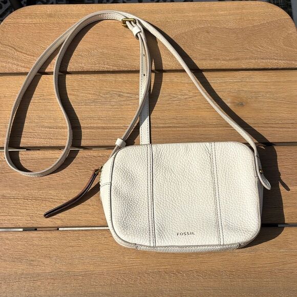 Fossil Gemma Crossbody Camera leather Cream white ivory Crossbody Bag EUC classy - Picture 1 of 11